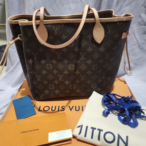 Louis Vuitton Handbags - Louis Vuitton Brown Monogram Neverfull Tote Bag